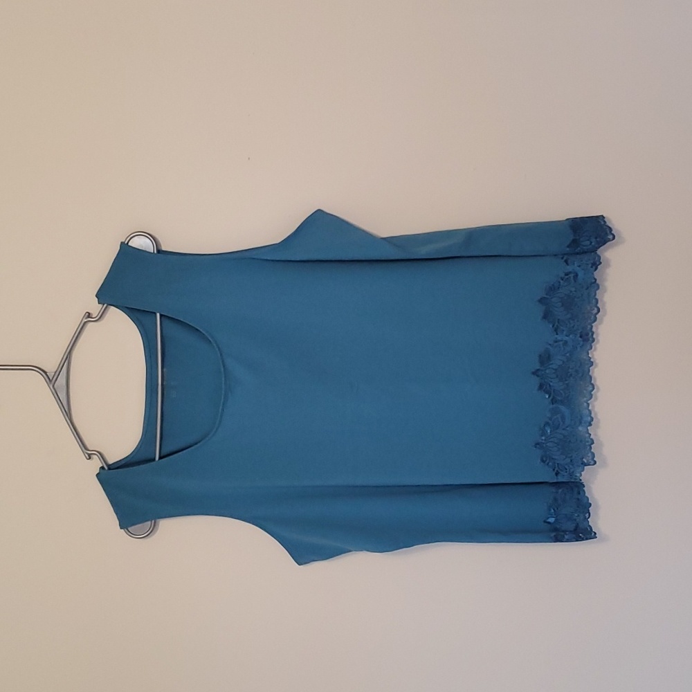 Coldwater Creek teal sleeveless top with lace detail at bottom